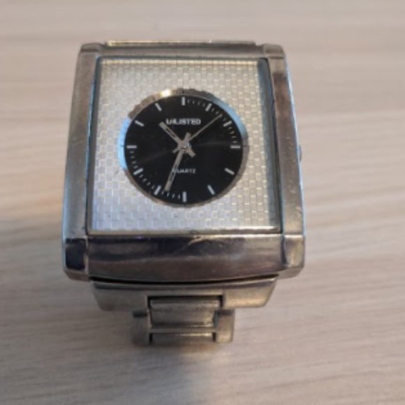 Kenneth Cole Unlisted Quartz Watch - Picture 5 of 5
